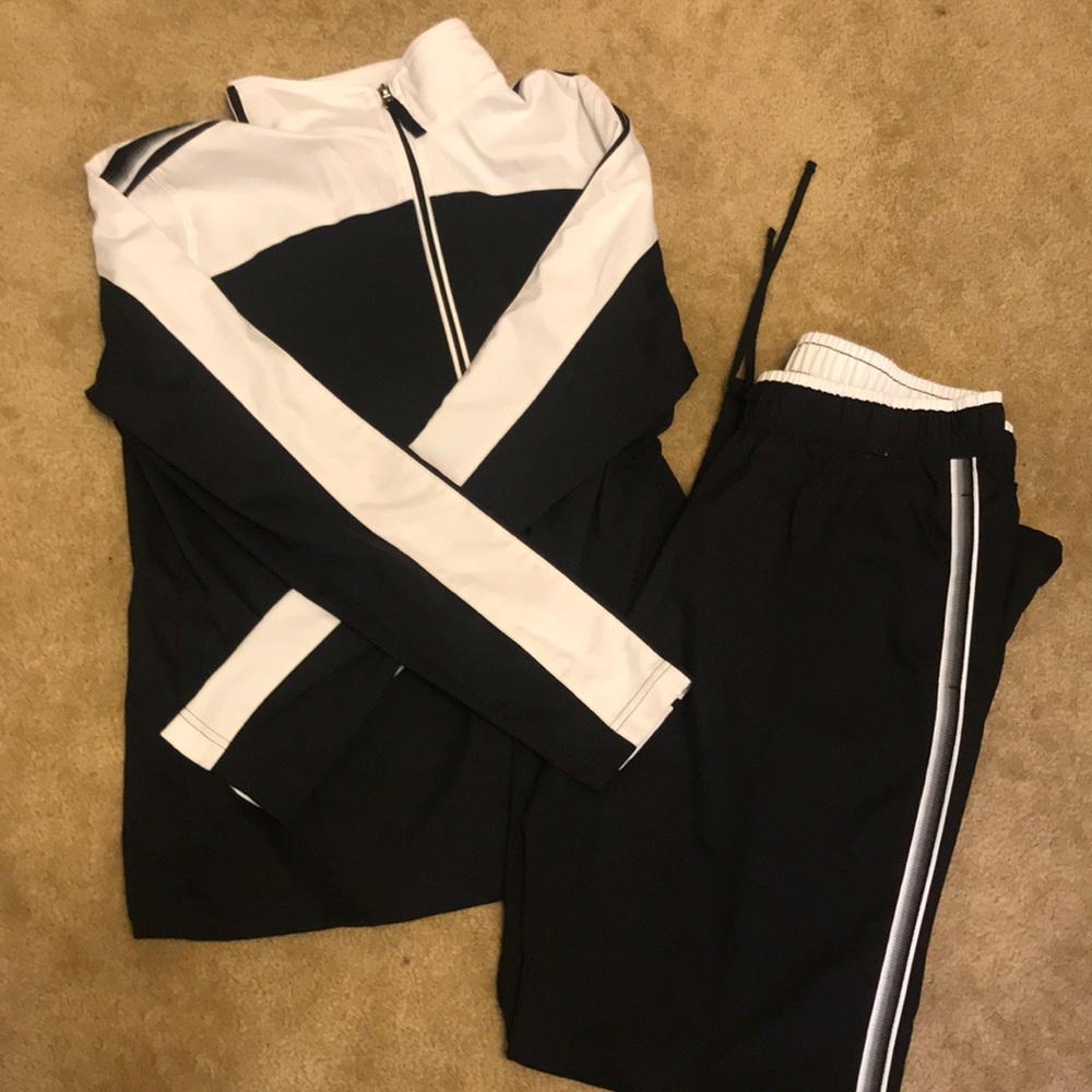 Black and white sweatsuit. Size medium